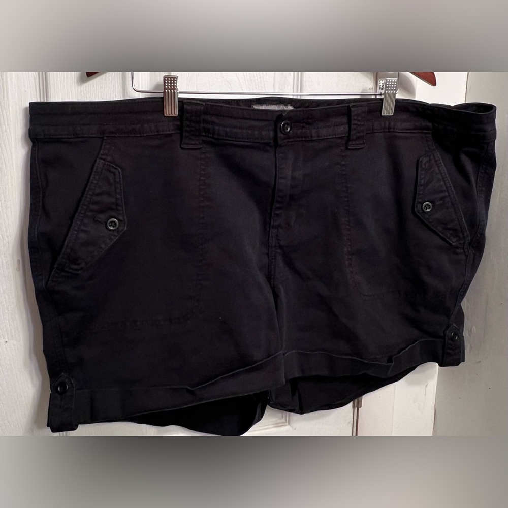 Torrid Size 26 Cuffed Cargo Shorts EUC
